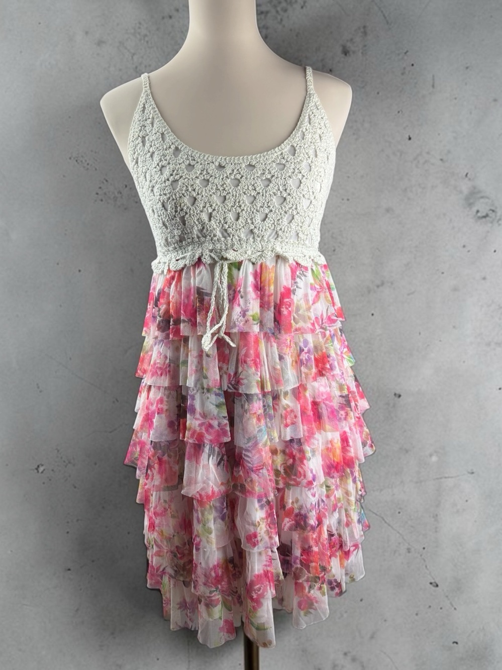 J Gee Juniors Dress White Crochet Bodice Pink Floral Tiered Dress Large